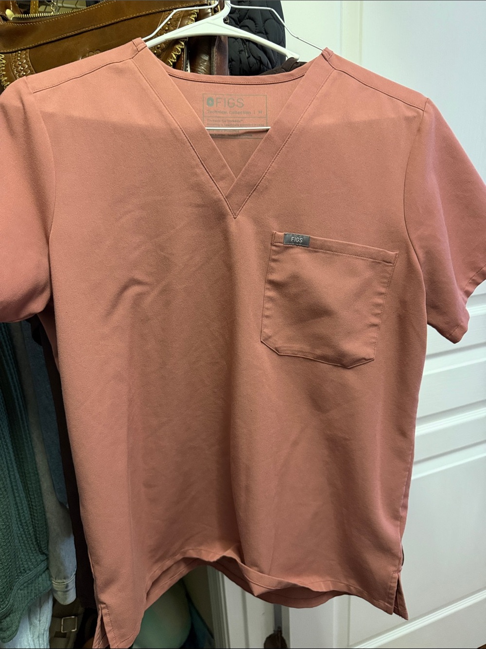 FIGS Catarina one pocket top and Dowa jogger scrub pants